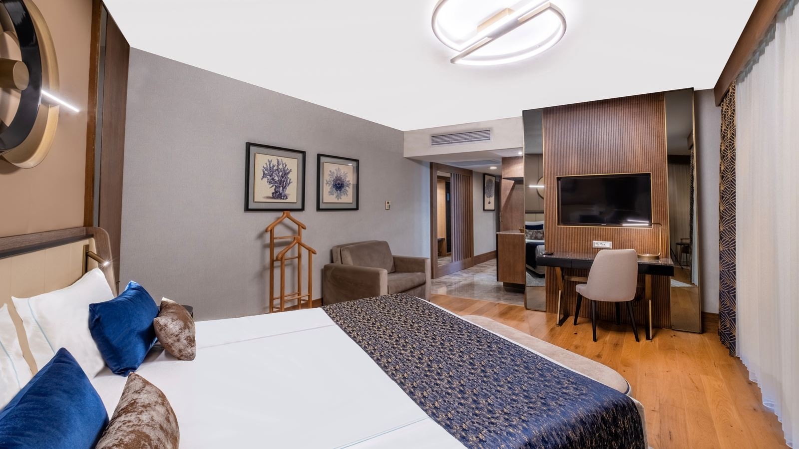 rooms-junior-royal-suite