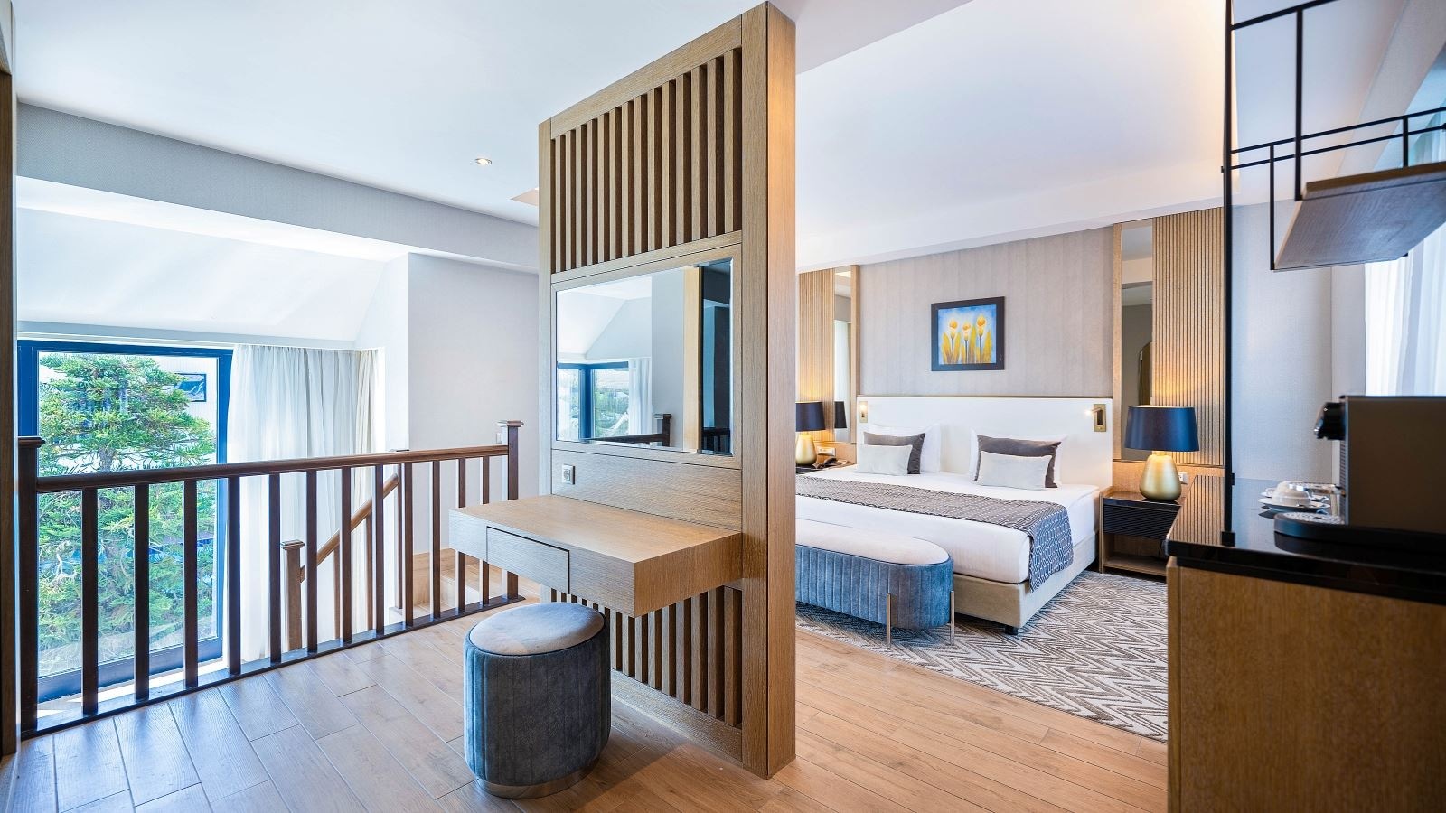 rooms-love-lake-suite