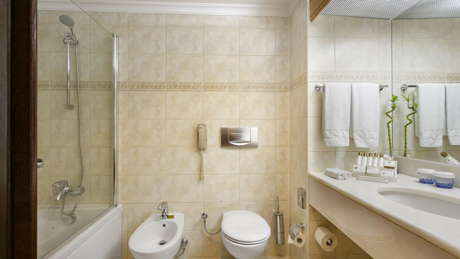 rooms-bungalow-family-suite