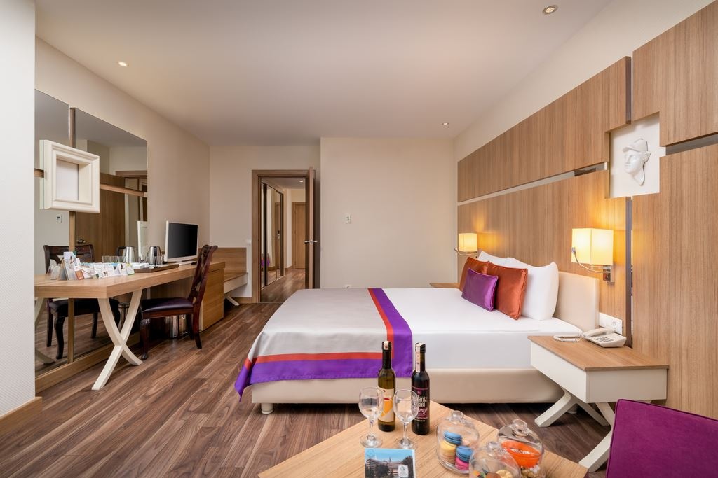 rooms-family-room