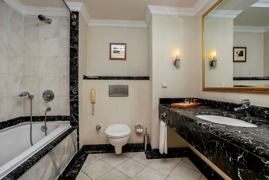 rooms-deluxe-suite