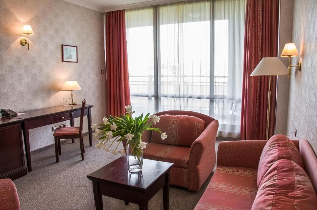 rooms-standard-apartment-balcony