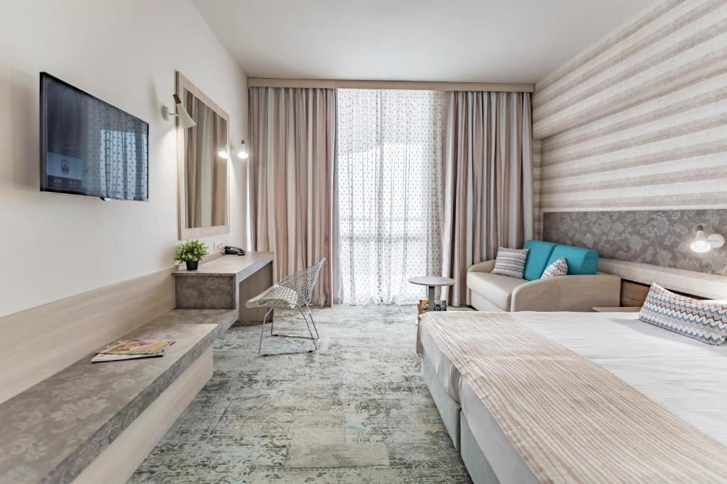 rooms-deluxe-room-balcony-or-terrace