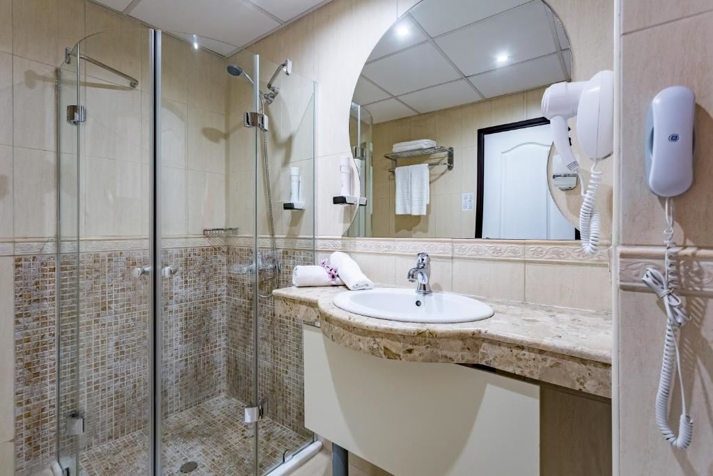 rooms-standard-juniorsuite-lateralseaview-balcony-or-terrace
