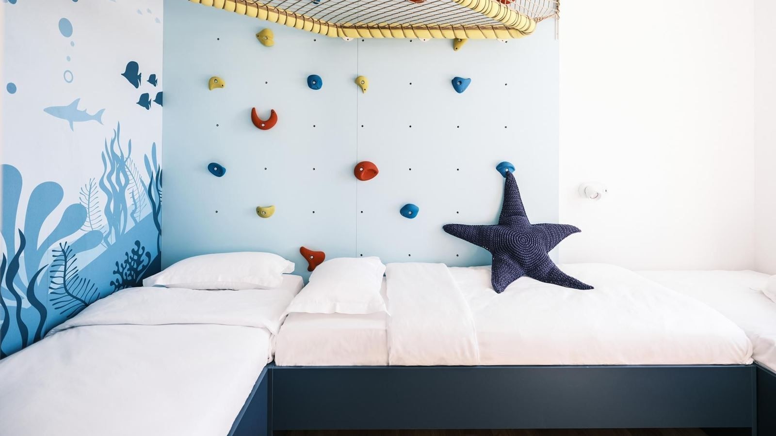 rooms-deluxe-familysuite-seaside