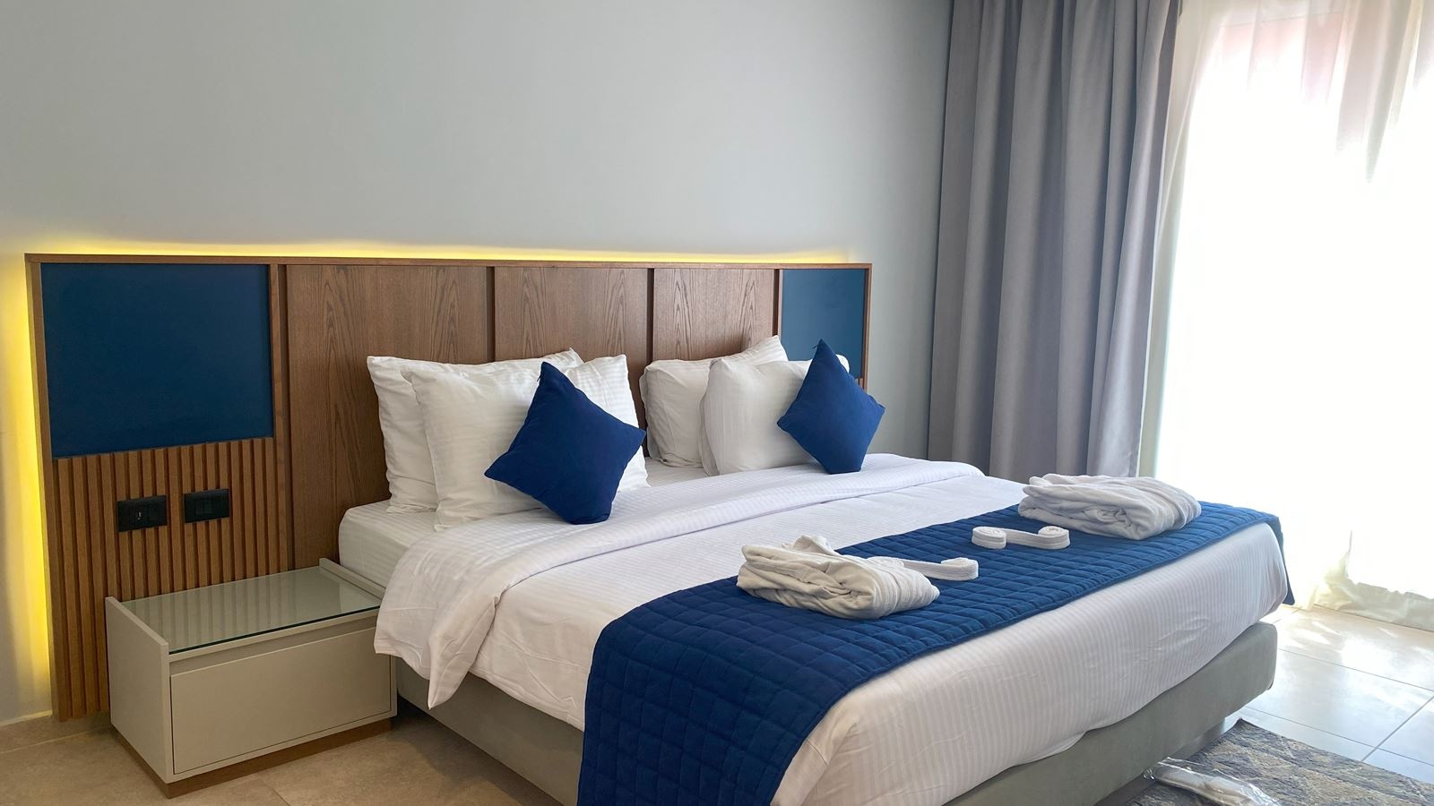 rooms-superior-seaside-view-room