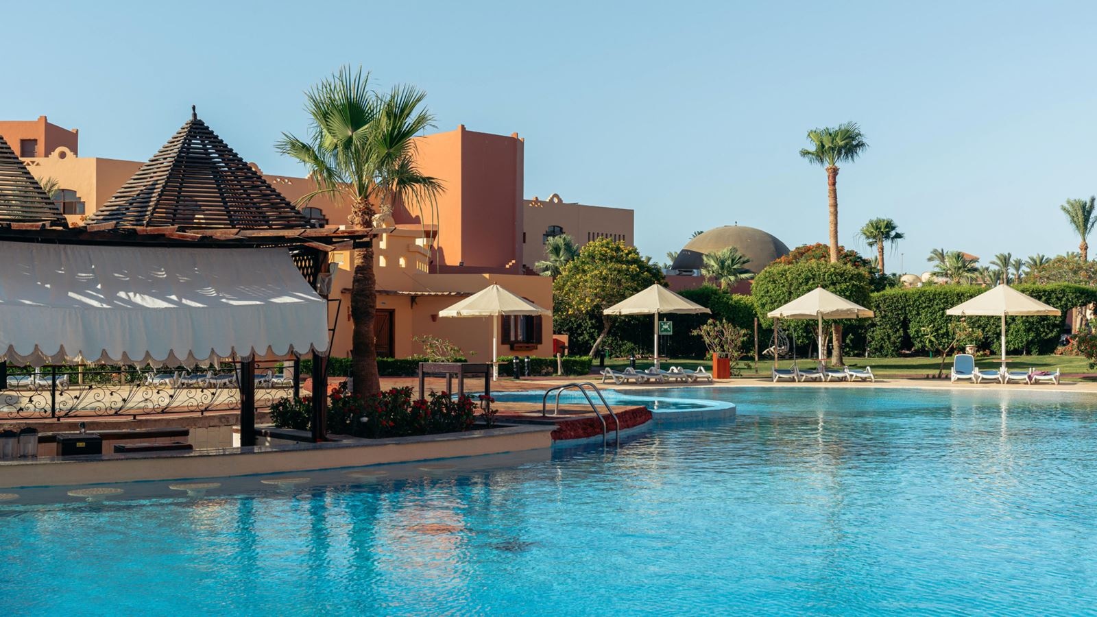 bars-island-pool-bar