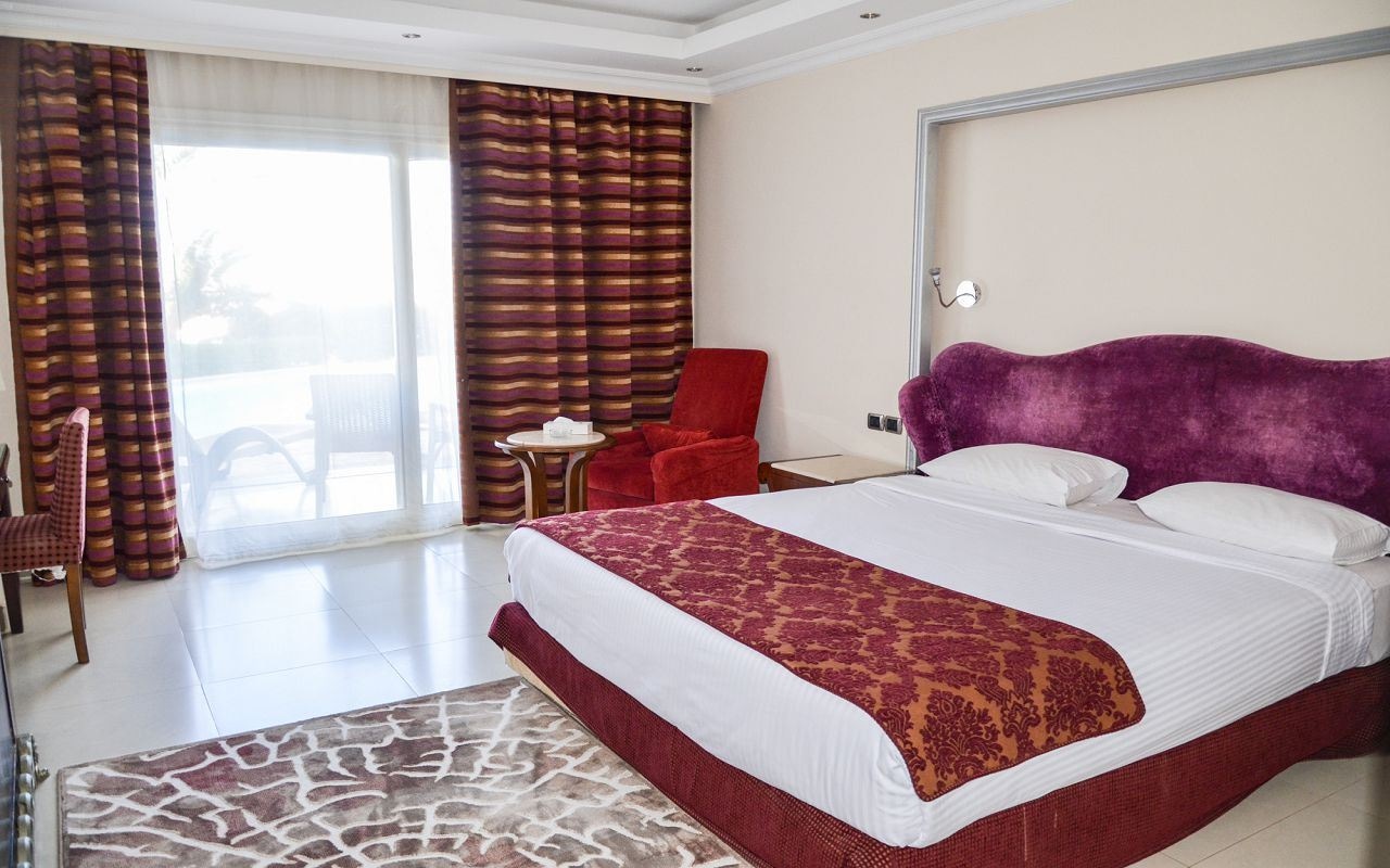 rooms-swimup-room