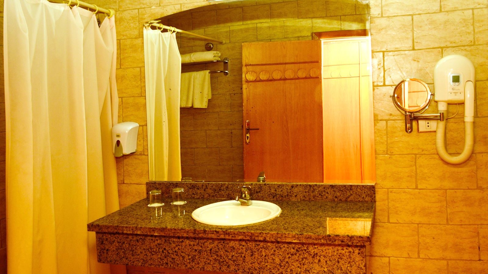 rooms-basic-standard-room