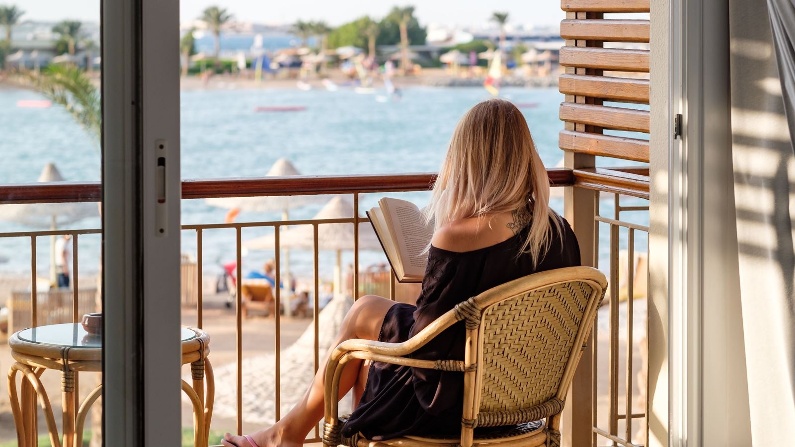 rooms-club-room-beach-front