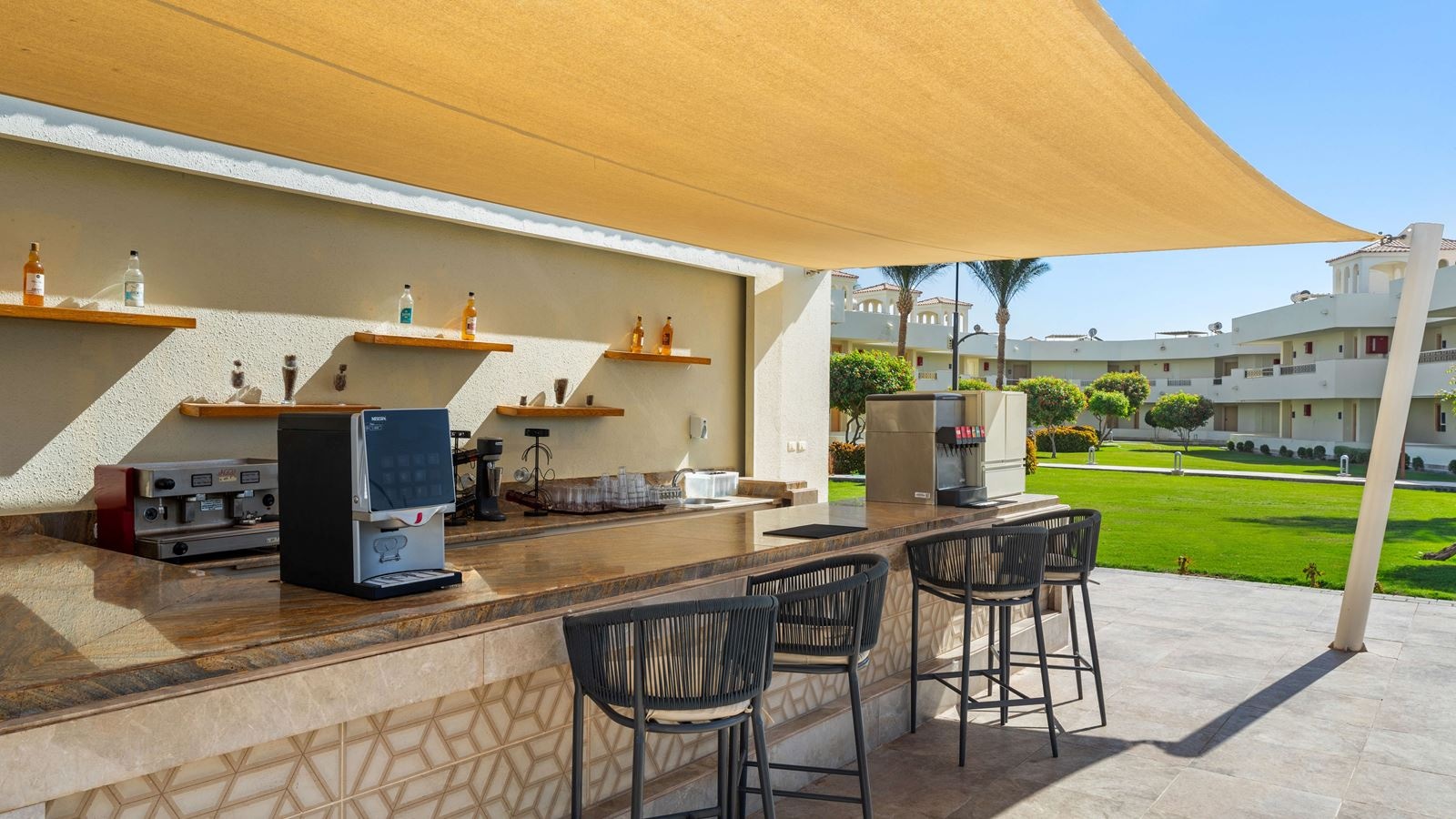 bars-jacuzzi-pool-bar