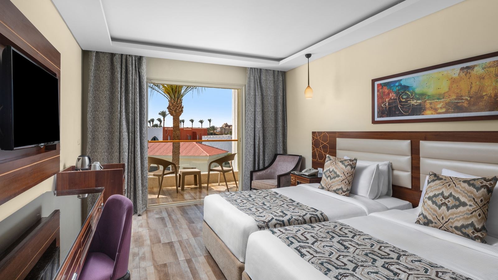 rooms-room-family-pool-view