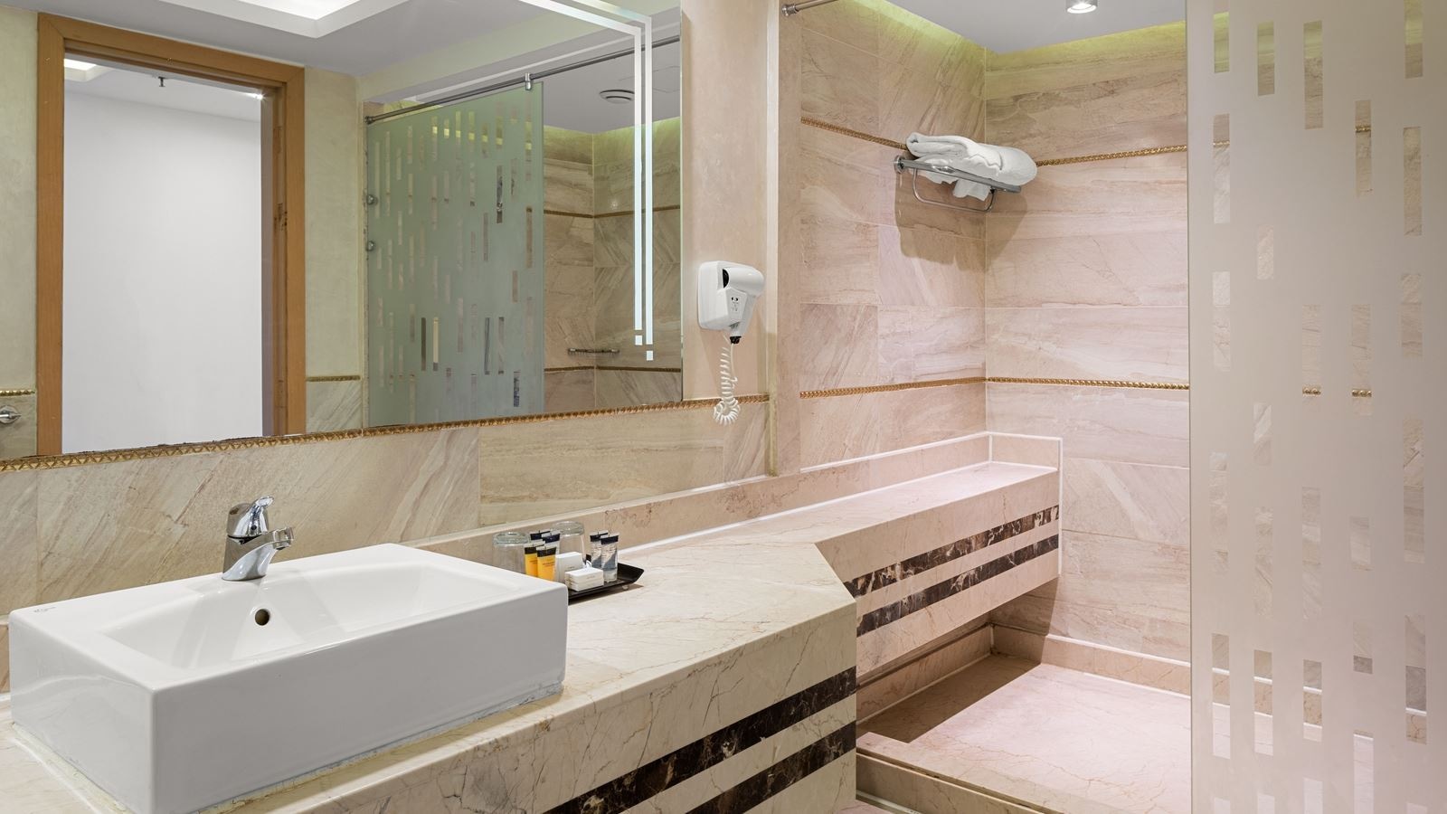 rooms-room-superior-lagoon-view