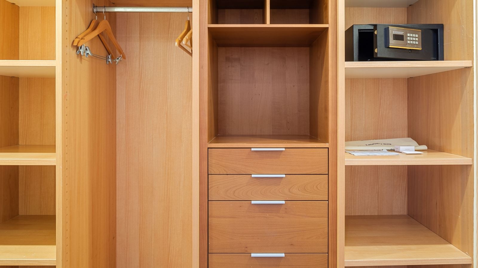 rooms-room-superior-pool-view