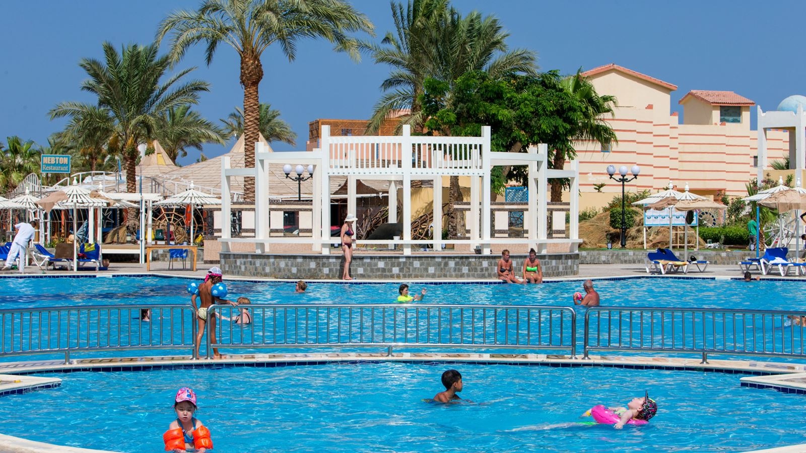 pools-outdoor-childrens-pool