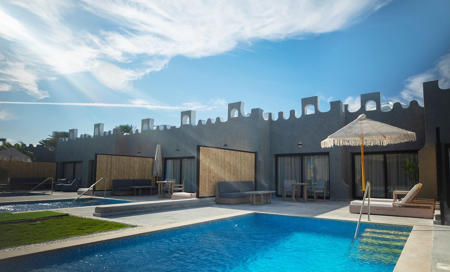 rooms-tucana-pool--jacuzzi-suite-partial-sea-view