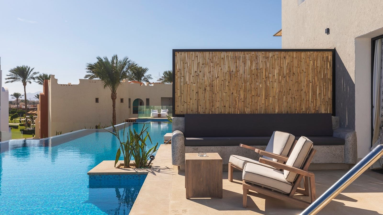rooms-junior-swim-up-suite