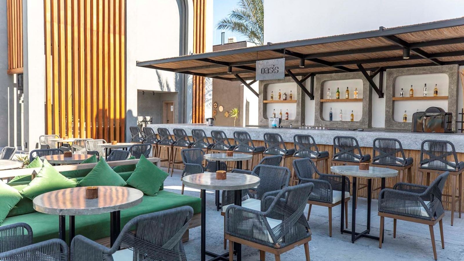 bars-oasis-pool-bar