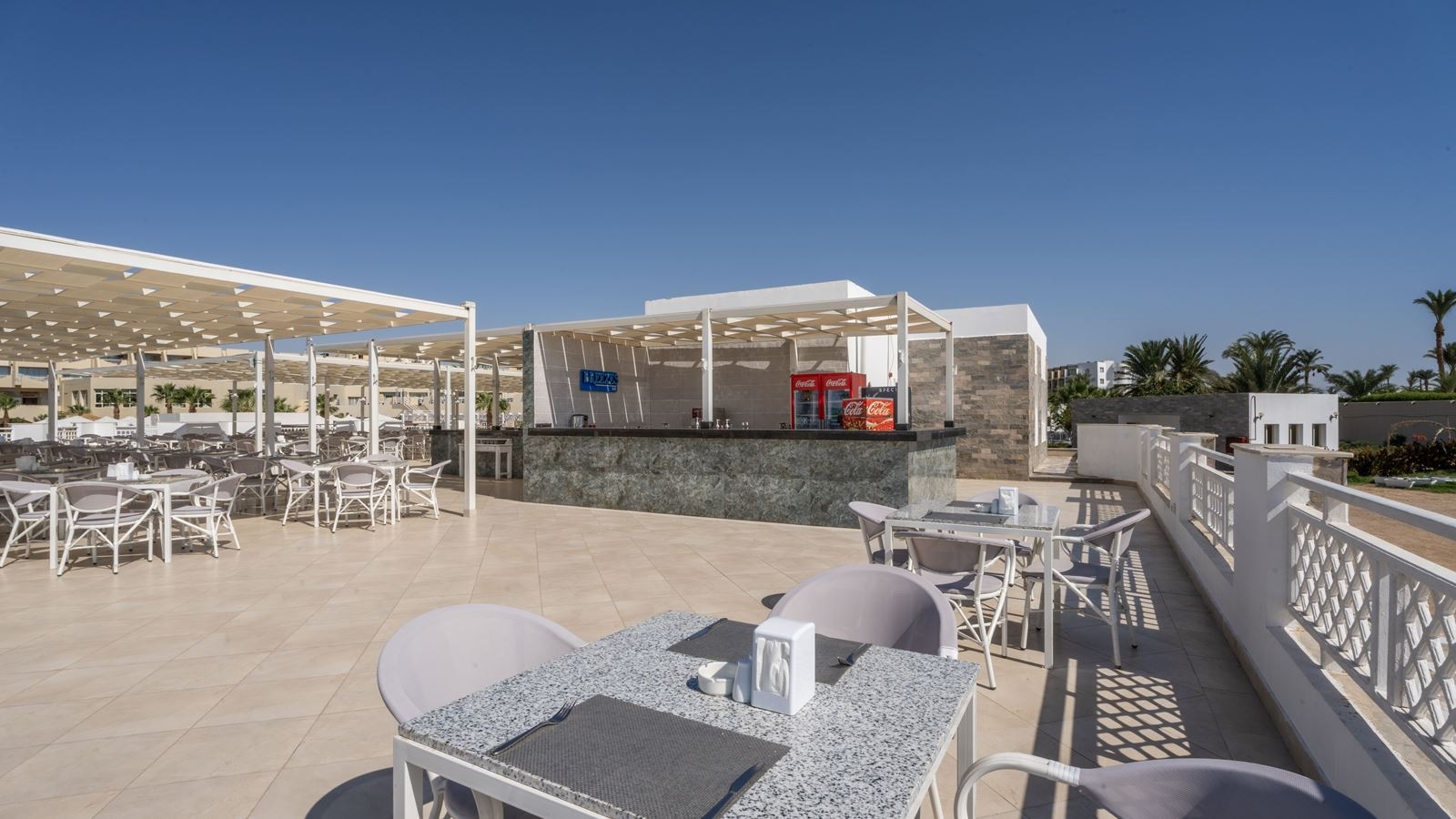 restaurants-breezes-restaurant