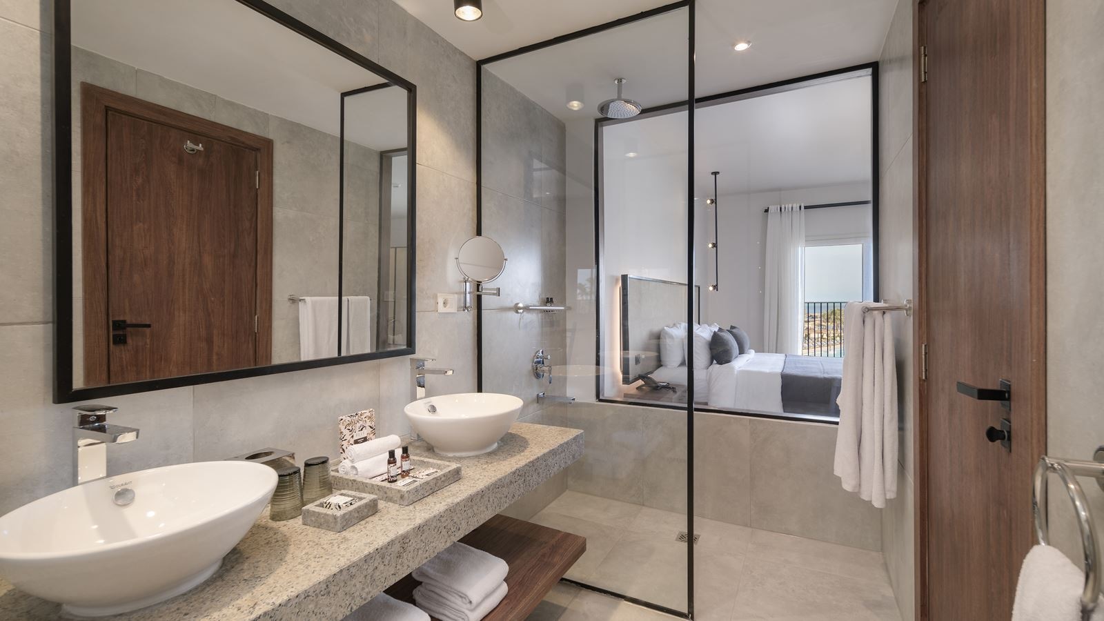 rooms-penthouse-suite-pool-view