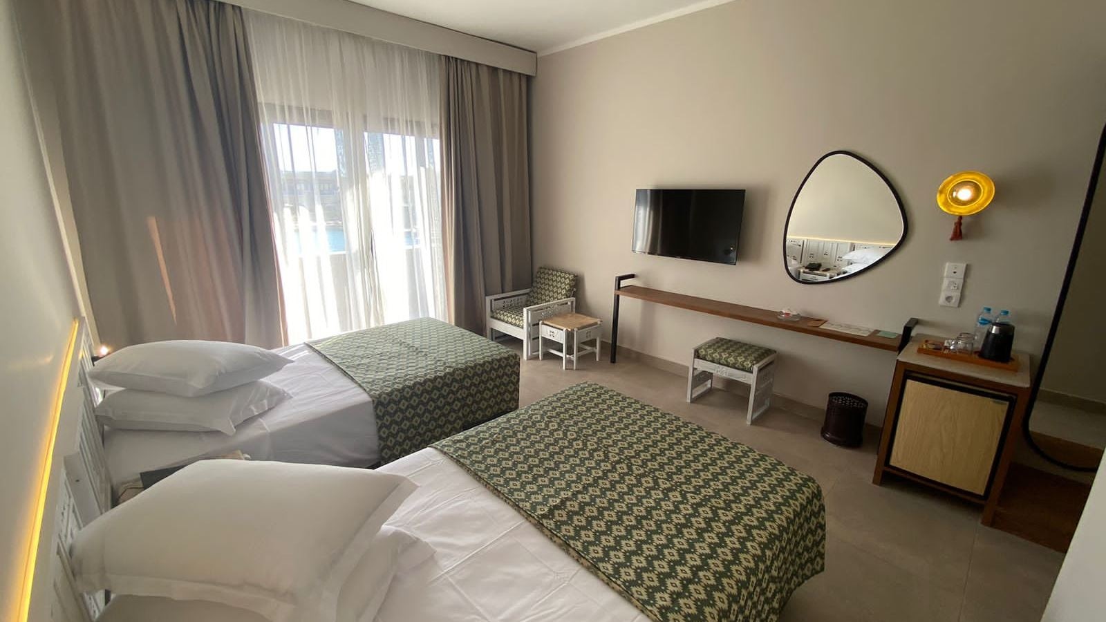 rooms-superior-room