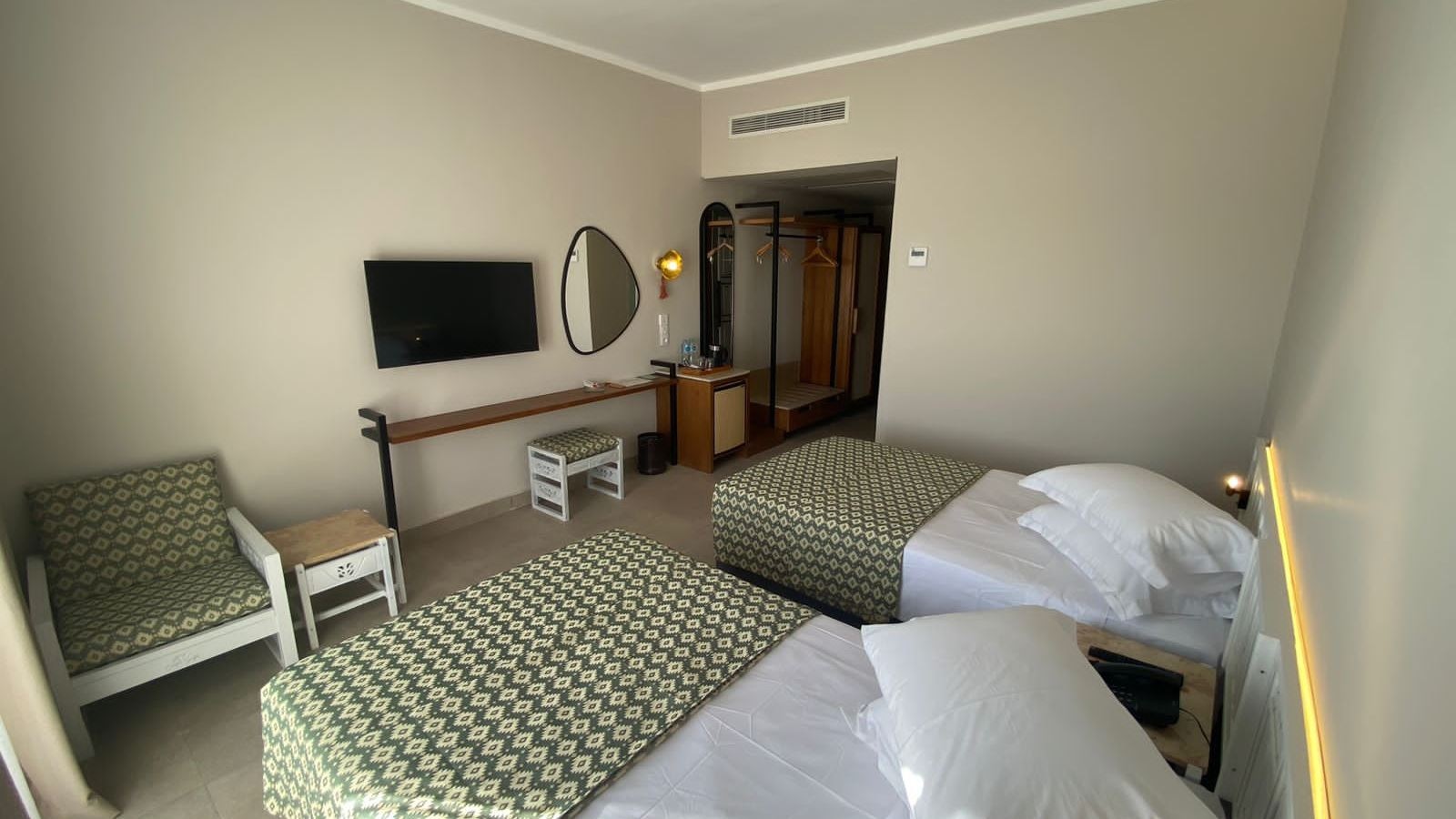 rooms-superior-room