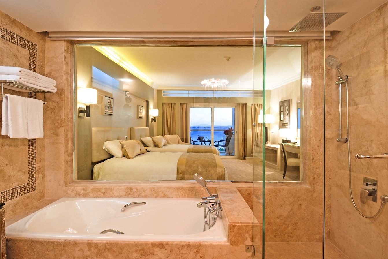rooms-deluxe-room-sea-view
