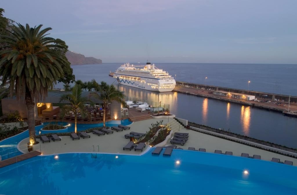 pools-outdoor-pool