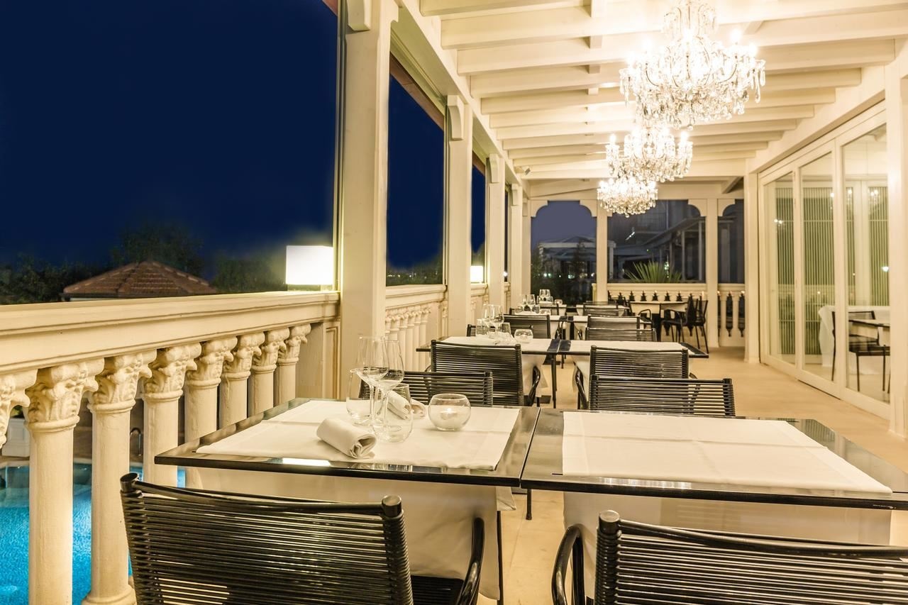 restaurants-restaurant