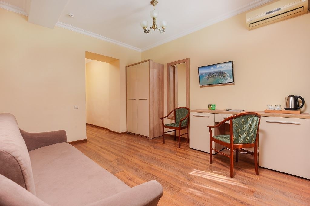 rooms-apartment-standard-gardenview