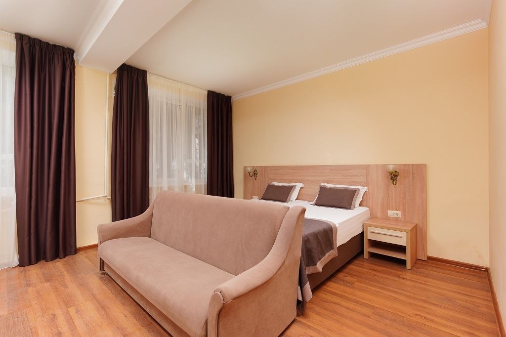 rooms-apartment-standard-gardenview