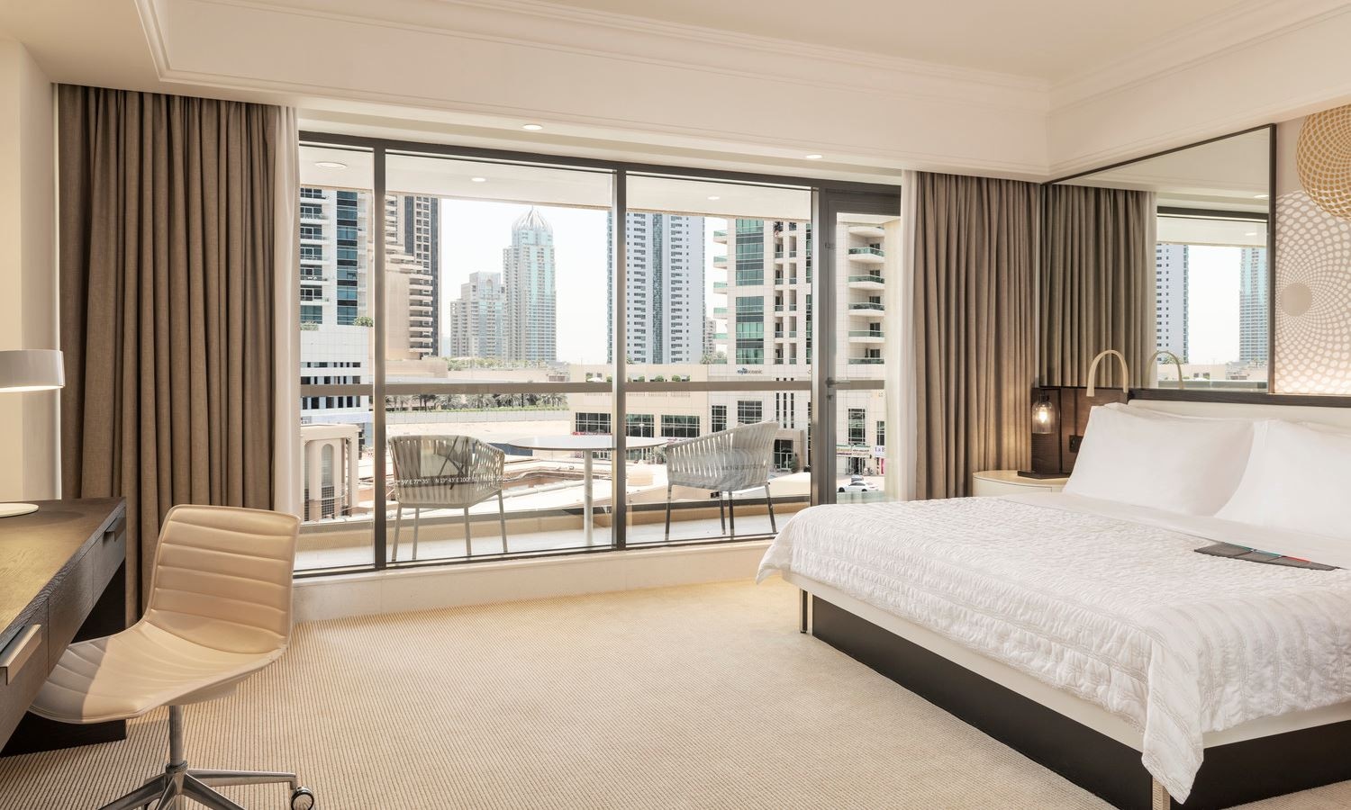 rooms-deluxe-suite