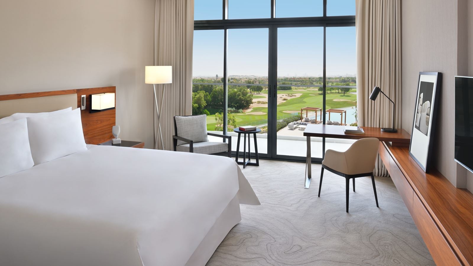 rooms-grand-executive-suite-golf-view