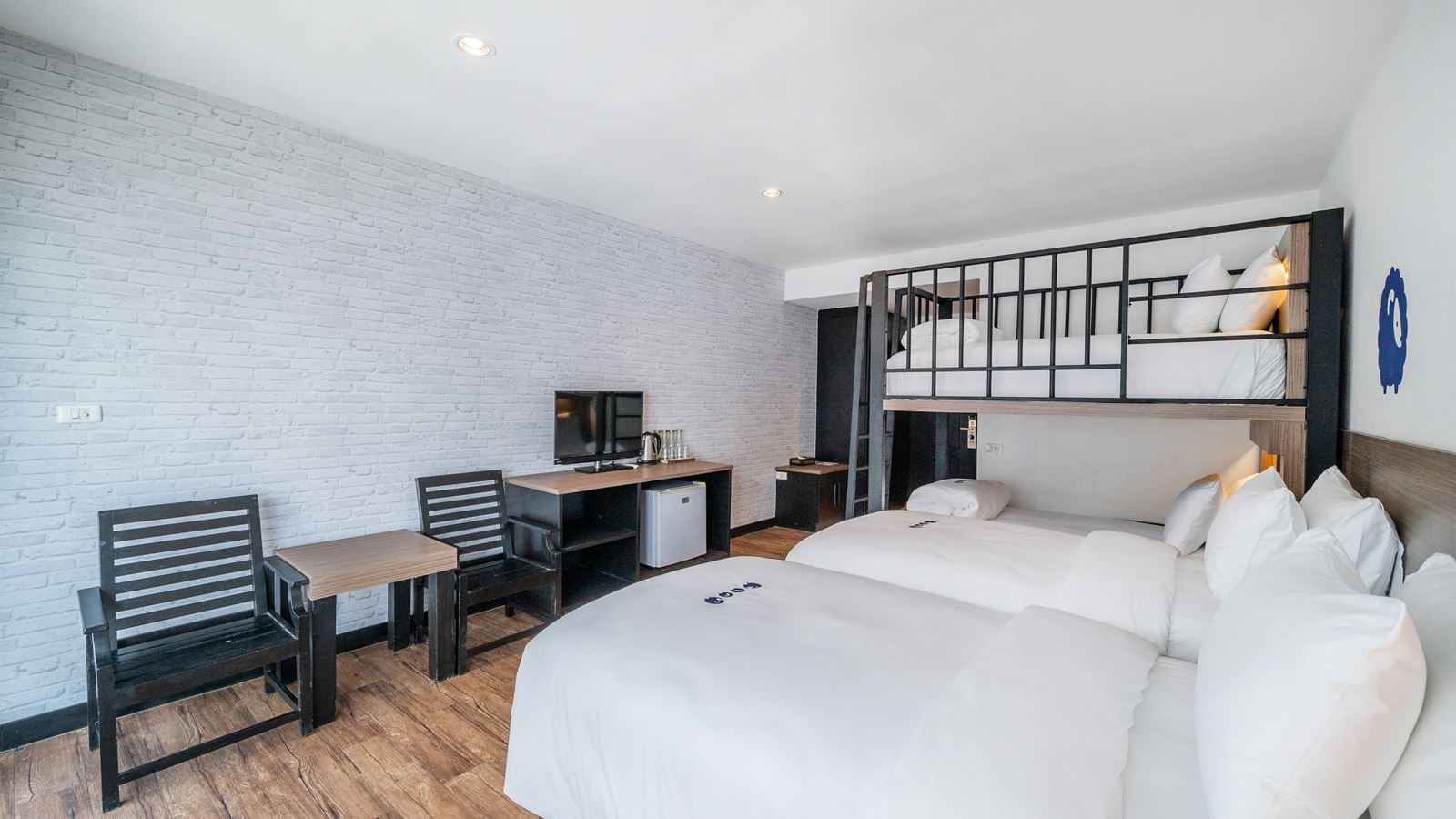 rooms-koko-party-	room-for-4-person-one-bunk-bed-+-twin-x-2bed-30sqm