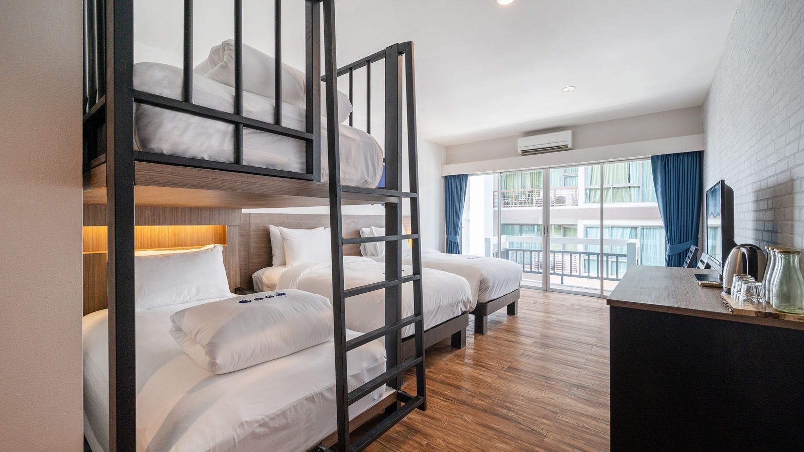 rooms-koko-party-	room-for-4-person-one-bunk-bed-+-twin-x-2bed-30sqm