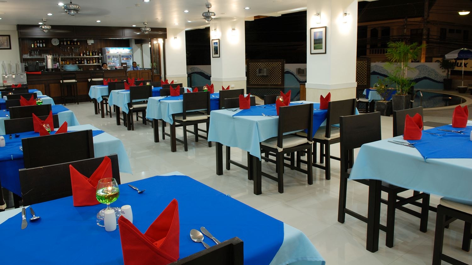 restaurants-poolside-restaurant