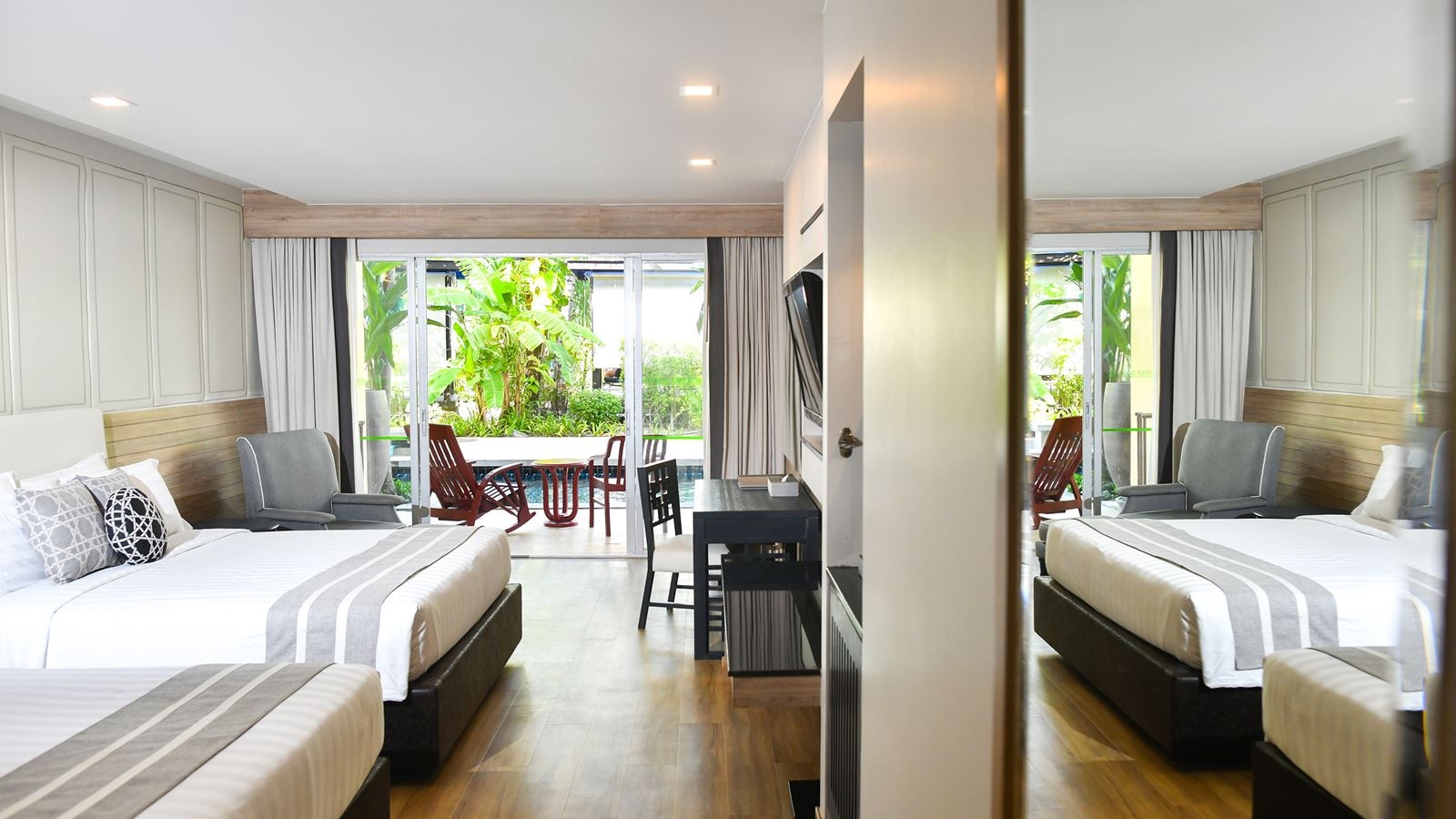 rooms-deluxe-pool-access