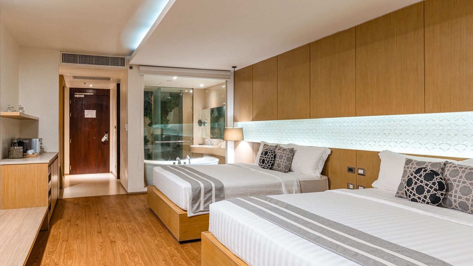 rooms-sunset-deluxe-pool-access