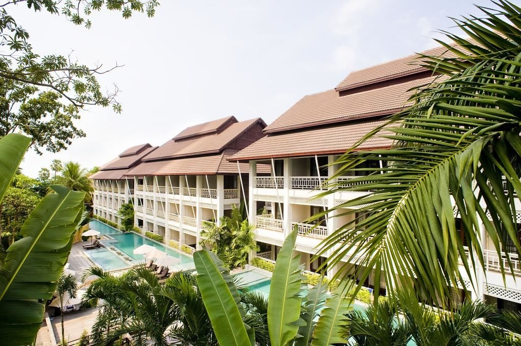 rooms-pool-view-room