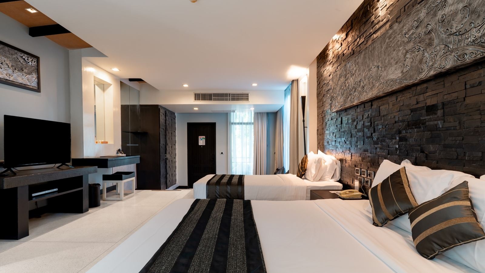 rooms-villa-with-pool-view