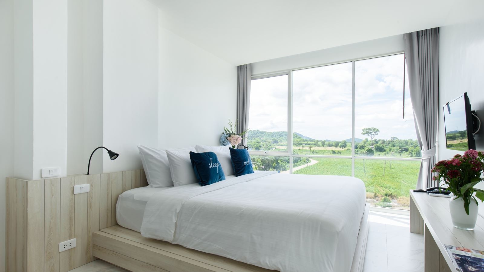 rooms-superior-room