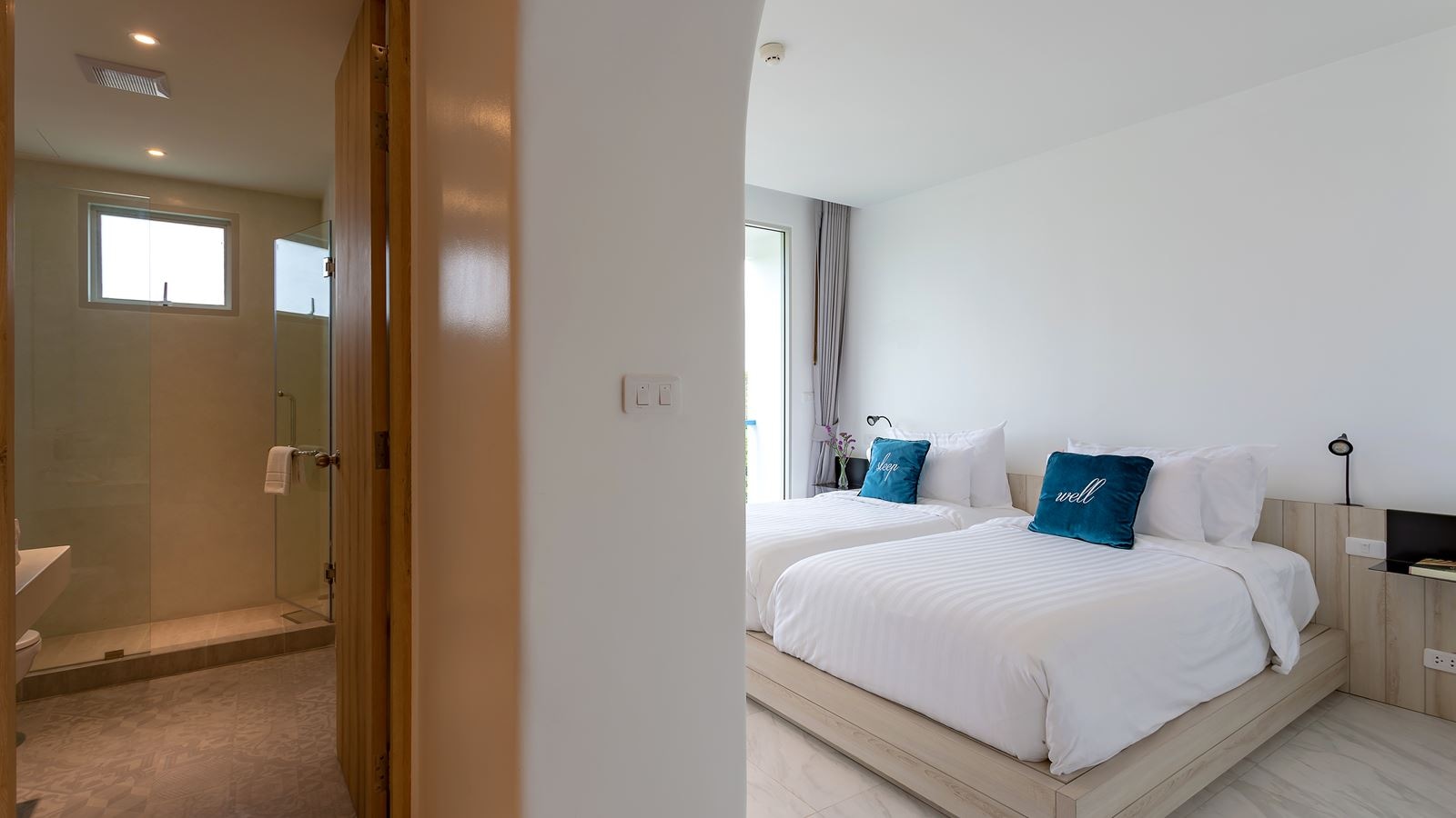rooms-superior-room