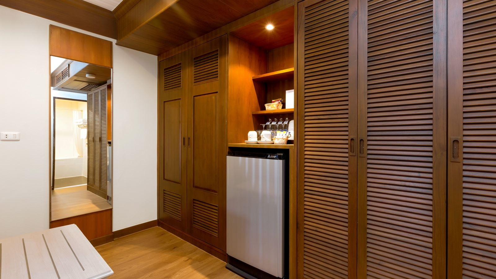 rooms-deluxe-family-room