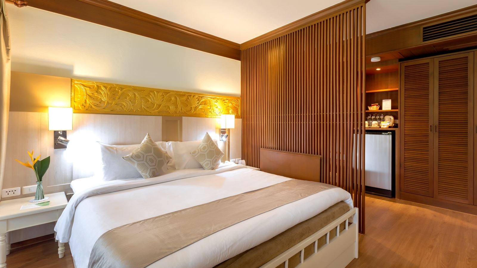 rooms-deluxe-family-room