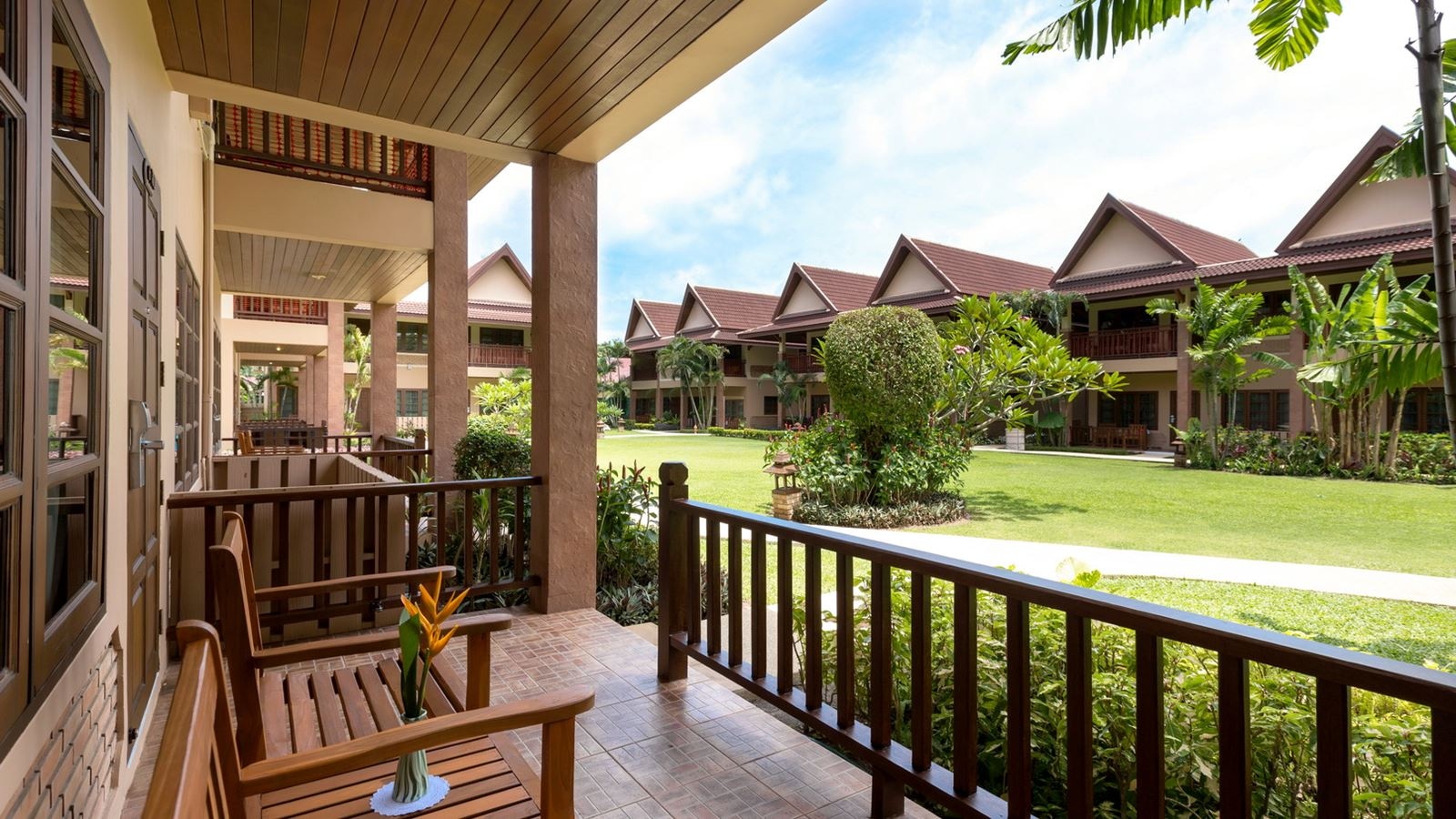 rooms-deluxe-family-room