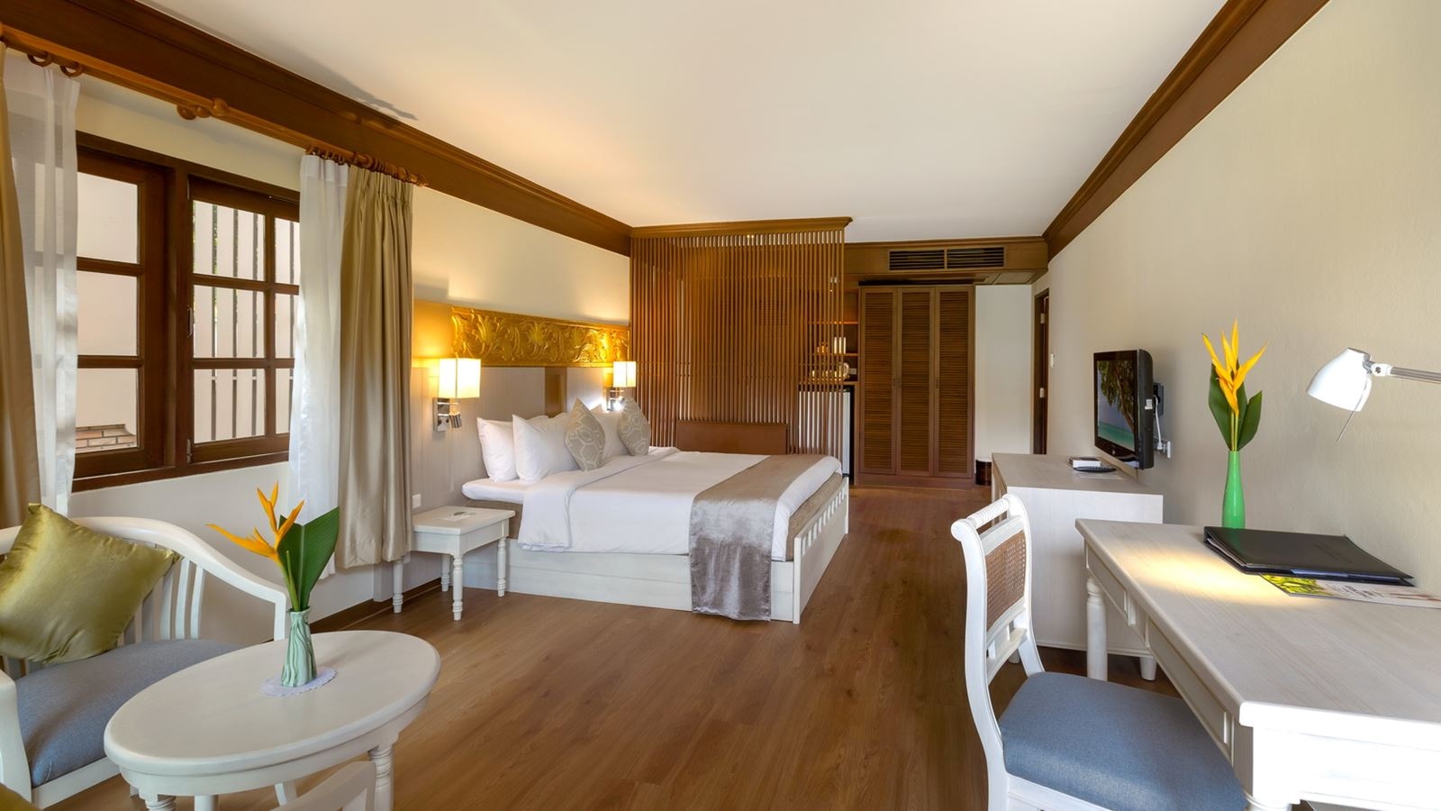 rooms-deluxe-family-room