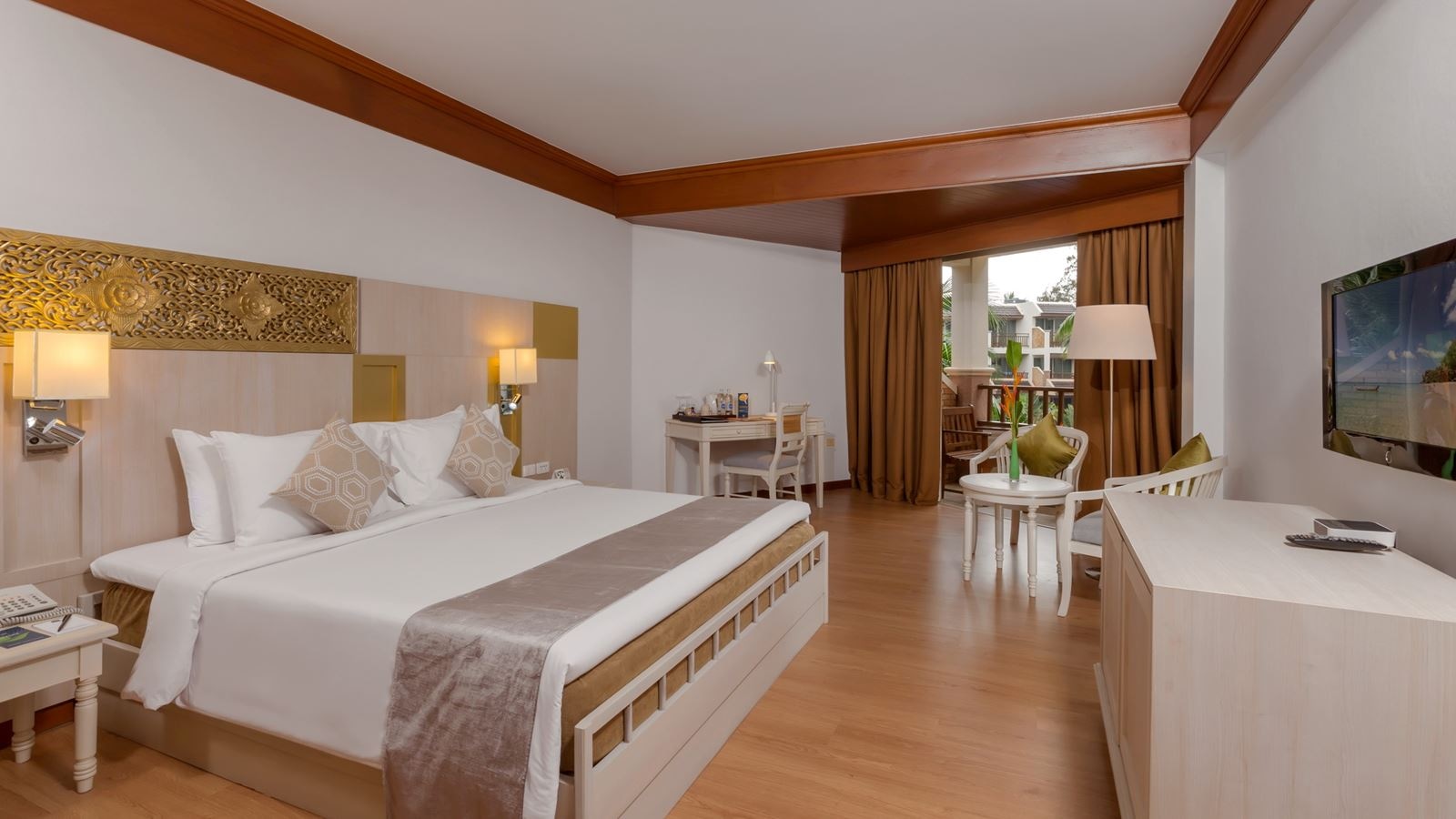 rooms-deluxe-side-sea-view