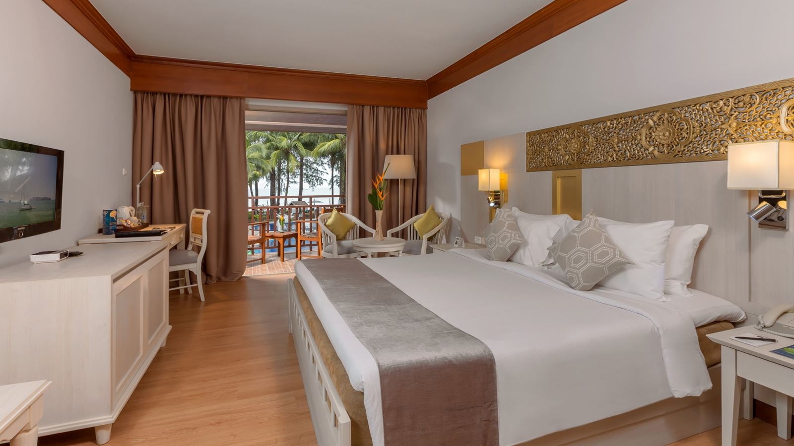 rooms-deluxe-seafacing-view