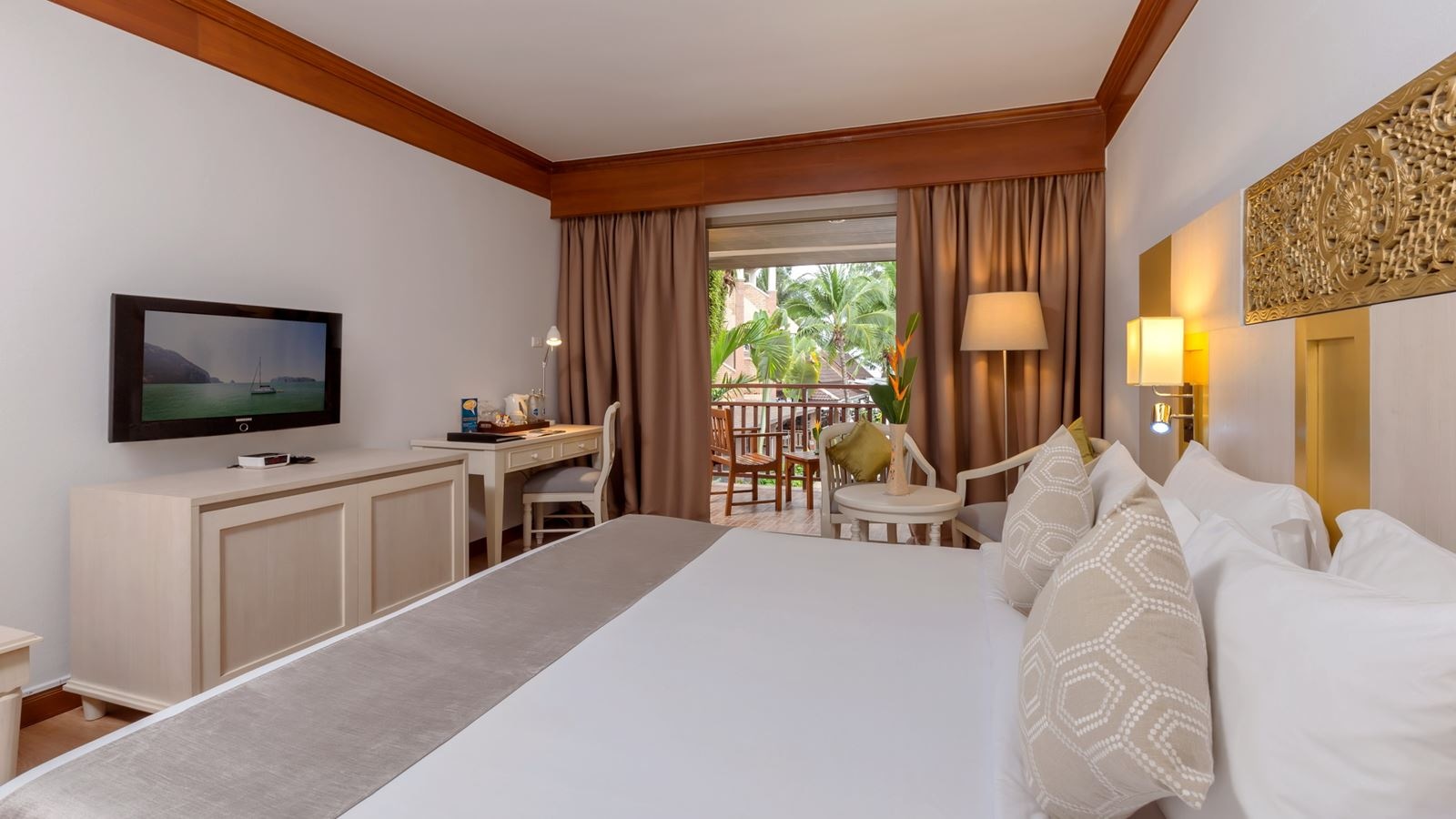 rooms-deluxe-seafacing-view