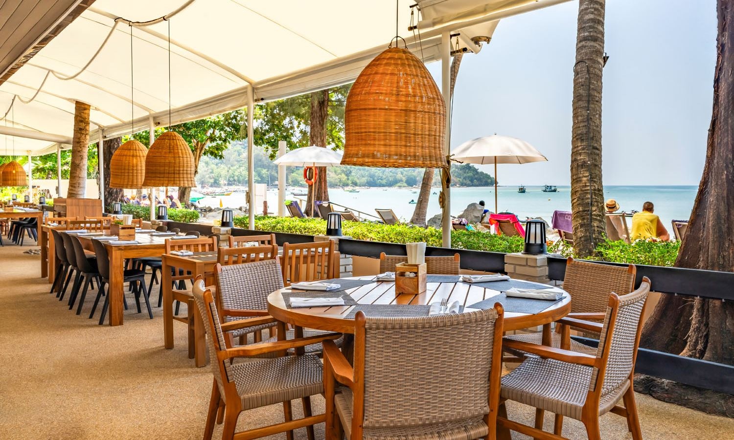 restaurants-the-beach-restaurant